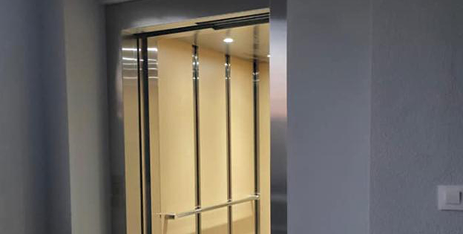 Un ascensor garantiza la accesibilidad de la Llar dels Jubilats de El Real de Gandia