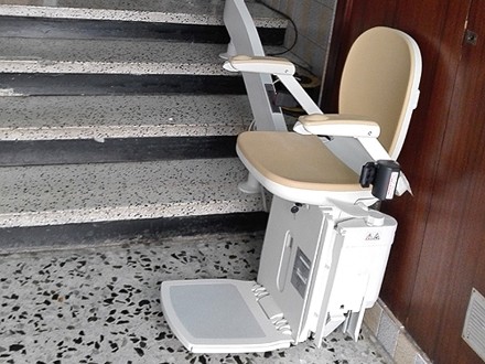 12_12_4255-cabecera Silla salvaescaleras Curve